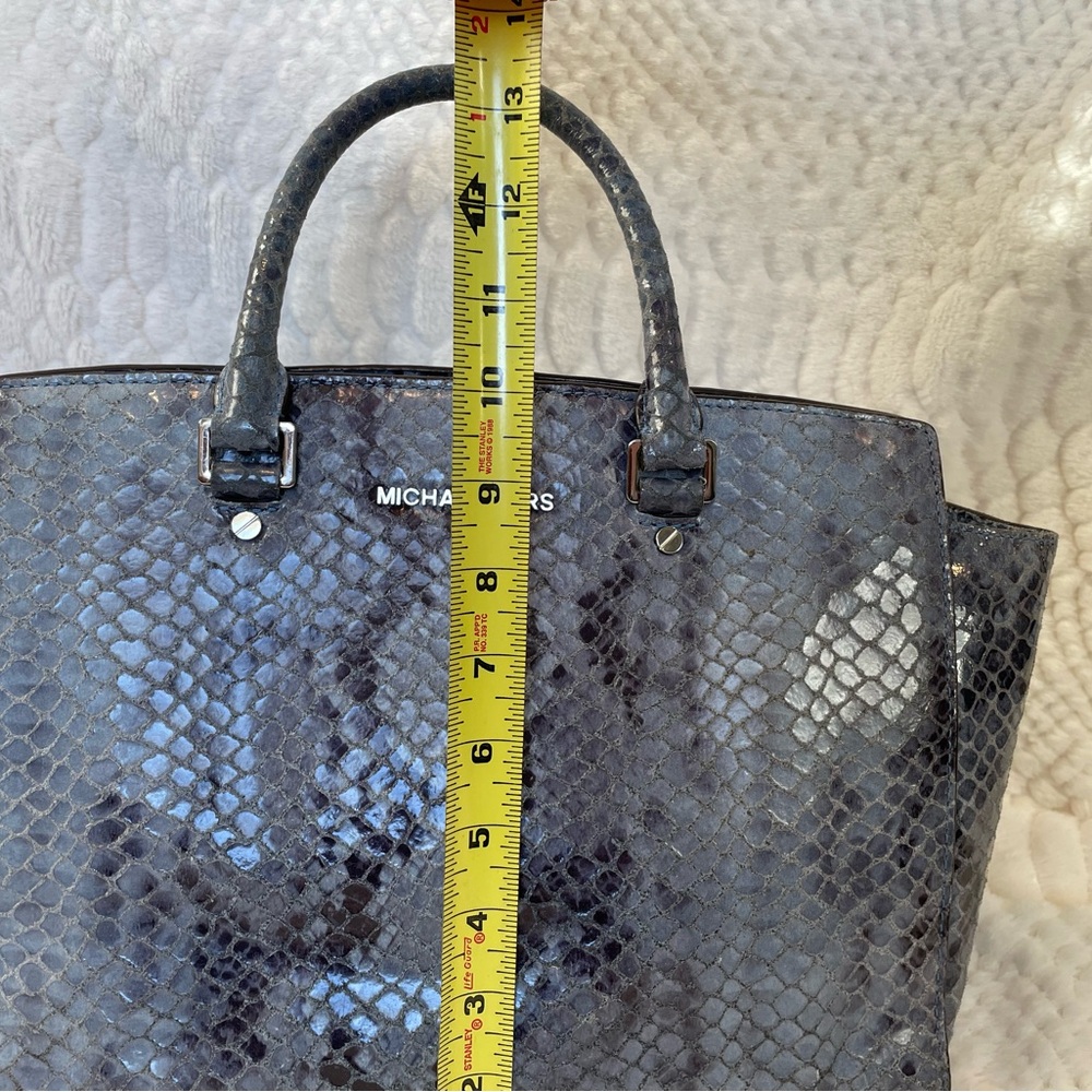Michael Kors Riley Python Satchel
Snakeskin Embossed Leather Blue/Gray Strap - Picture 13 of 13